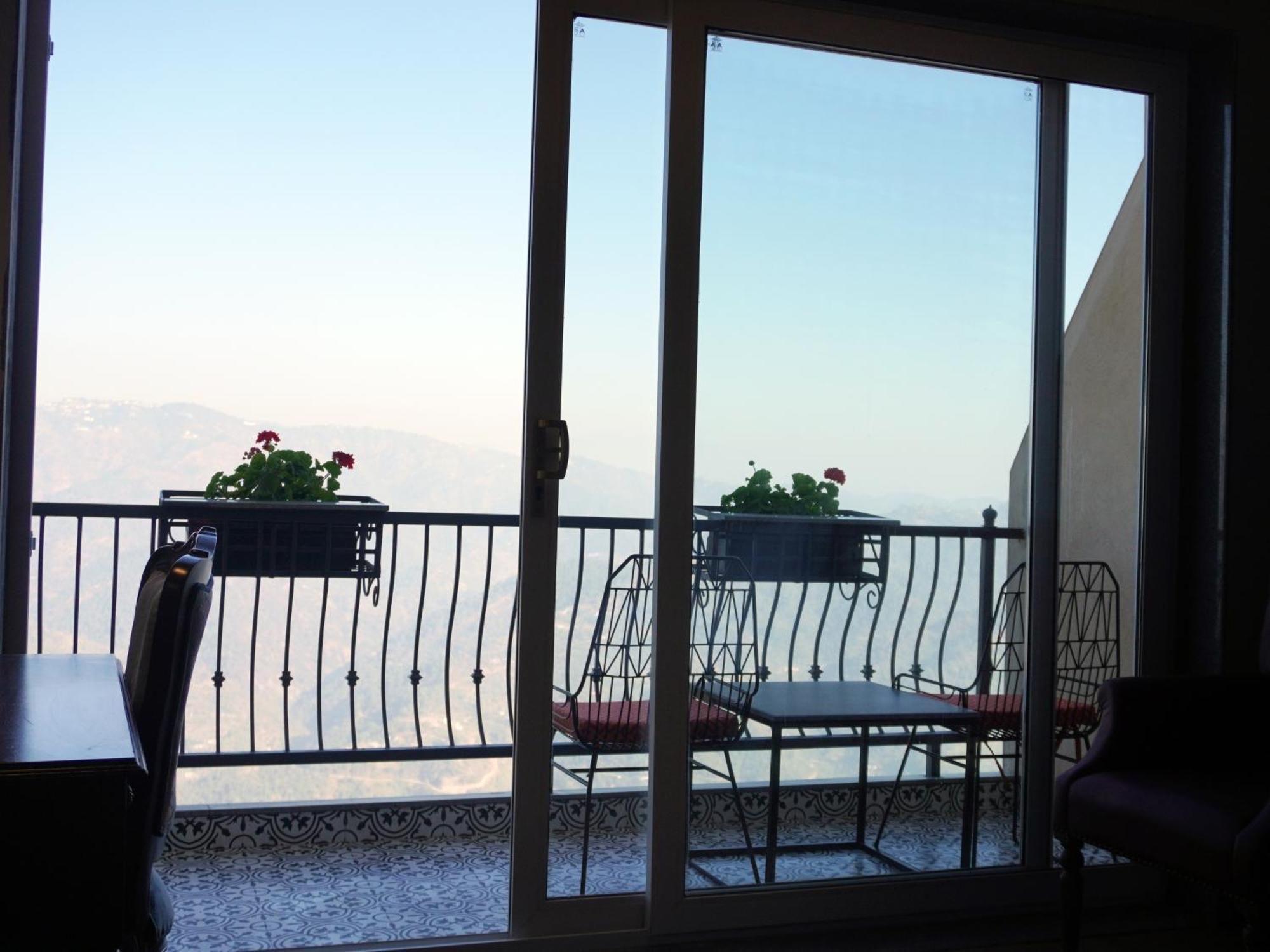 Astra Resort And Caffe Kasauli Exterior photo