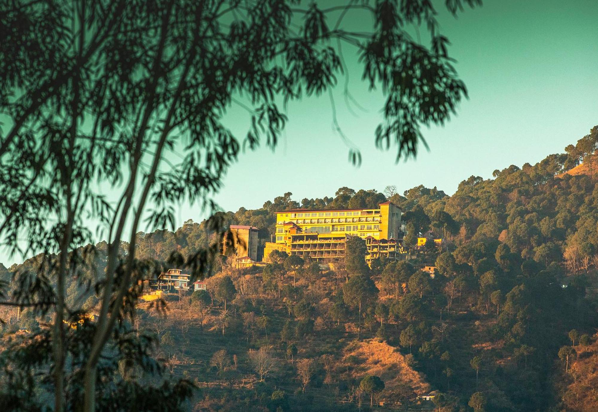 Astra Resort And Caffe Kasauli Exterior photo