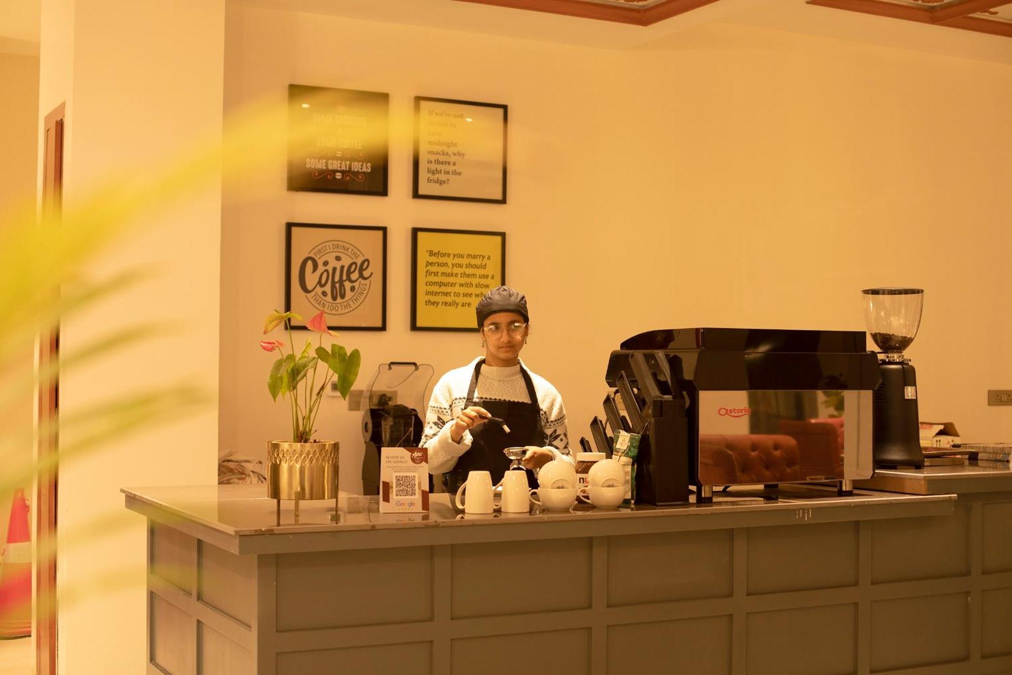 Astra Resort And Caffe Kasauli Exterior photo